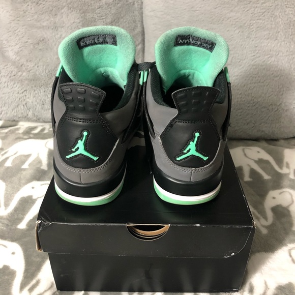 Cool Gray 4’s | Jordan - Picture 4 of 6